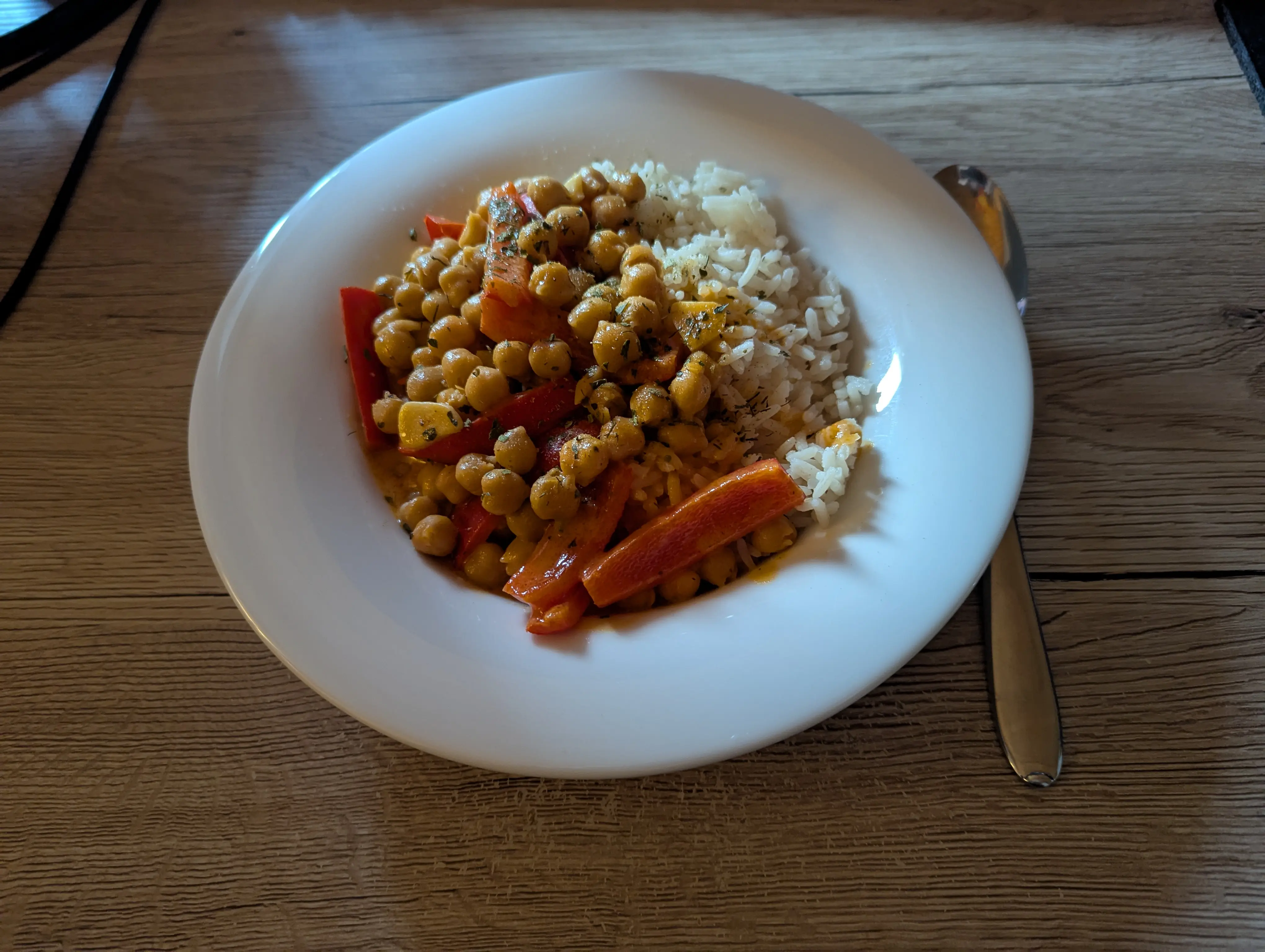 Kichererbsen Curry mit Paprika und Reis